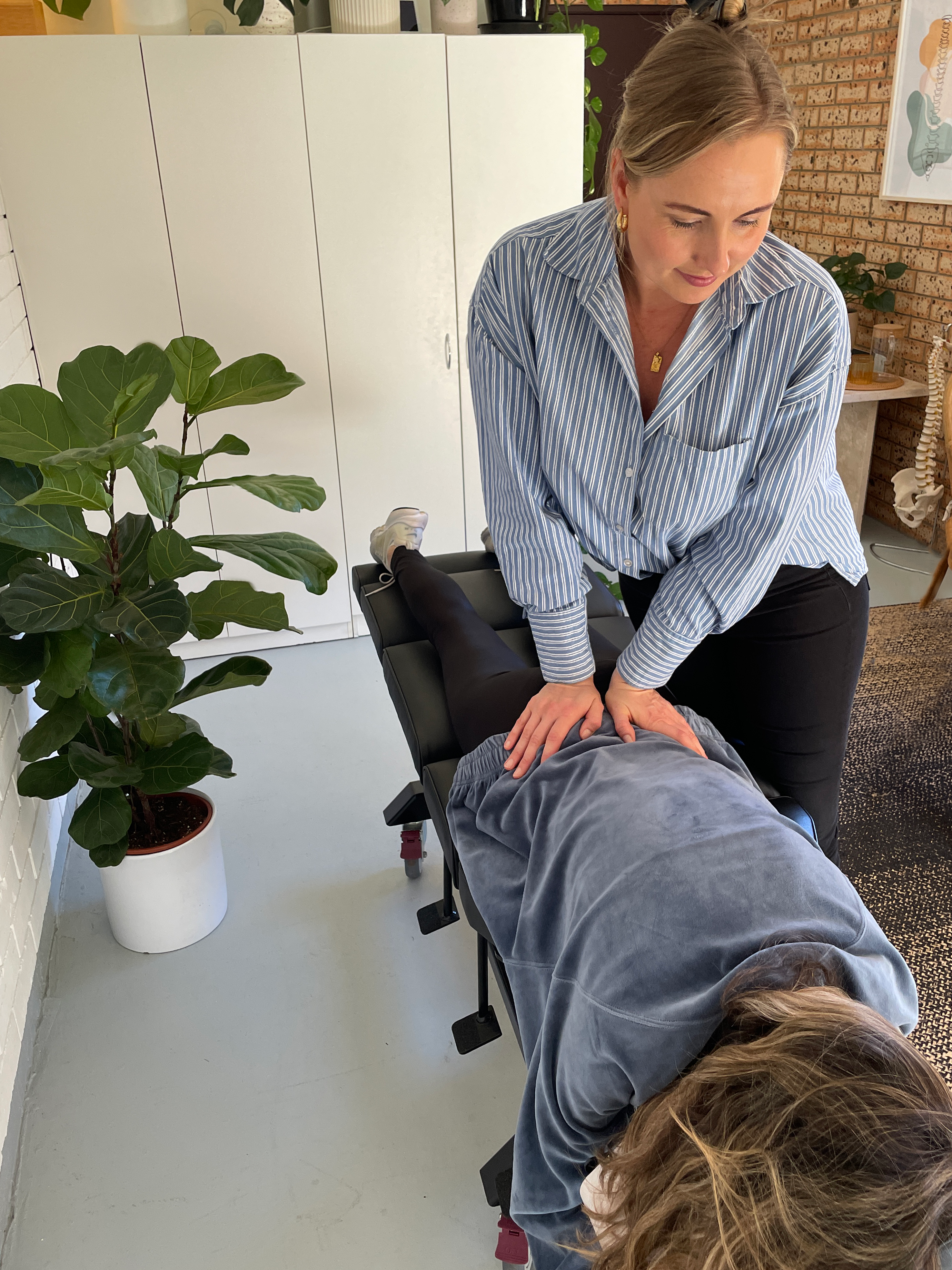 Lower back chiropractic treatment